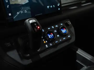 Land Rover Defender OCTA P635 4.4 Liter V8 MHEV