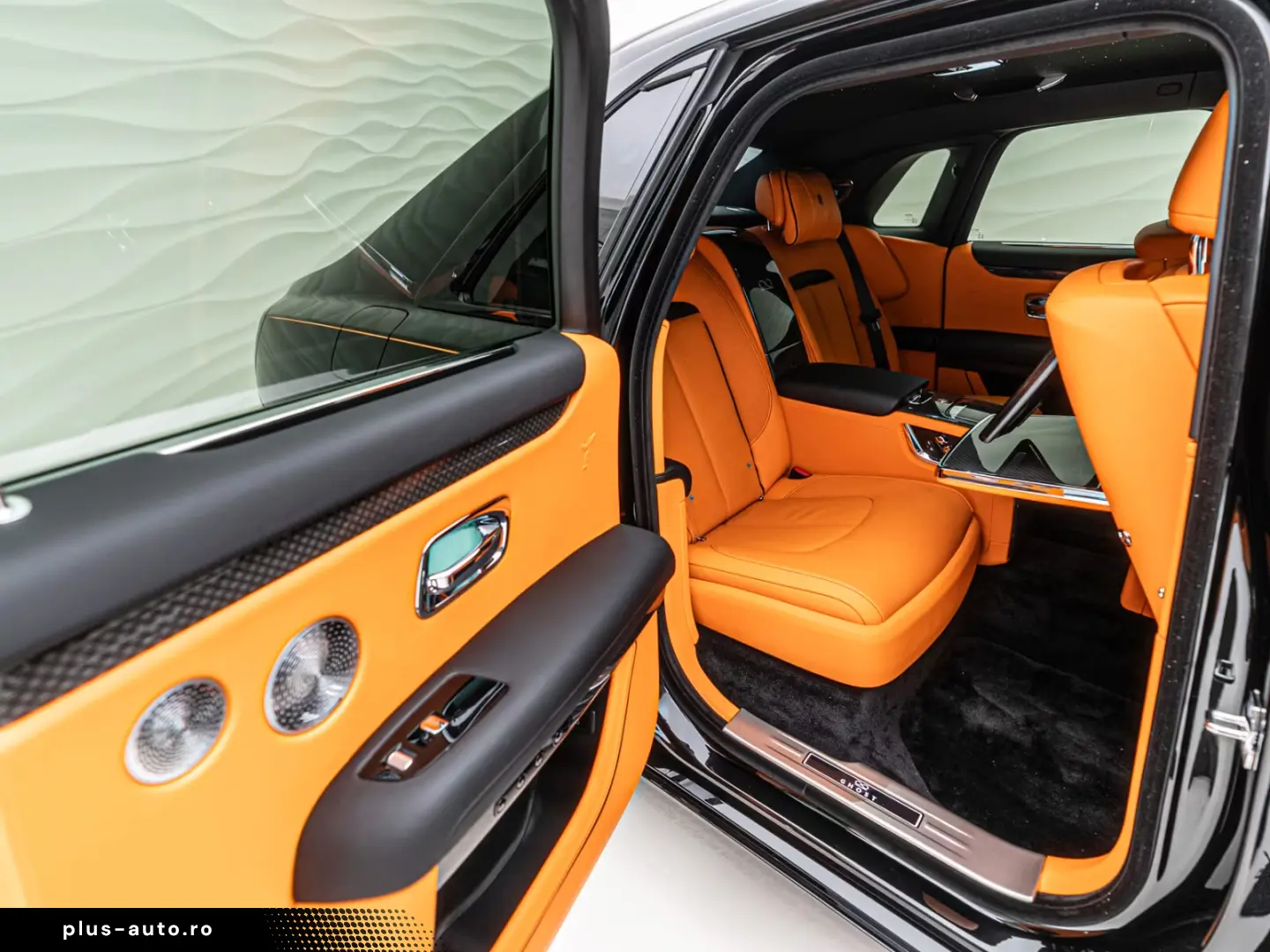 Rolls Royce Ghost Black Badge Mandarin