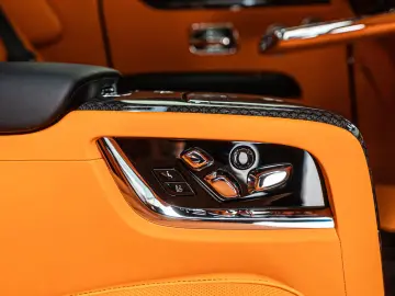 Rolls Royce Ghost Black Badge Mandarin