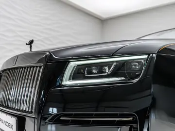 Rolls Royce Ghost Black Badge Mandarin
