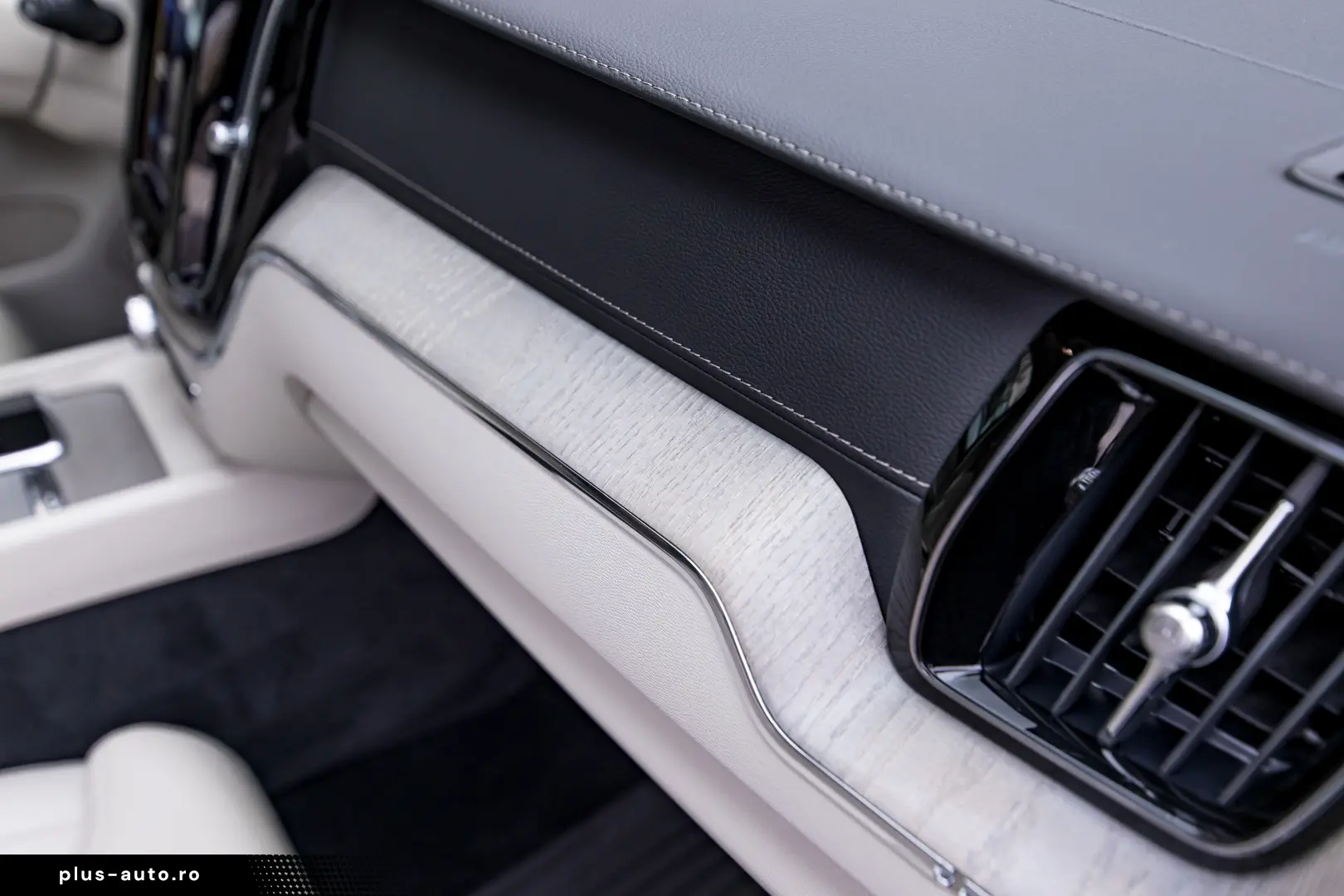 Volvo XC90 T8 AWD Ultimate Bright - 4C Suspension Masaj