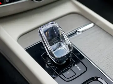 Volvo XC90 T8 AWD Ultimate Bright - 4C Suspension Masaj