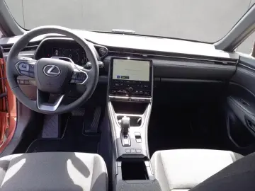 Lexus LBX  Komfort-Paket Kamera Totwinkel-Assistent LE