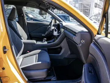 Lexus LBX Base NAVI LED SCHEINWERFER