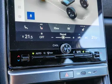 Lexus LBX Base NAVI LED SCHEINWERFER