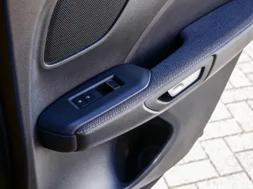 Lexus LBX Base NAVI LED SCHEINWERFER