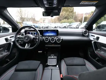 Mercedes-Benz CLA250 e Coupé AMG SportPremium LED Pano HUD