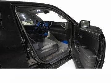 Toyota Tundra Crew Max SR with differential lock 4x4