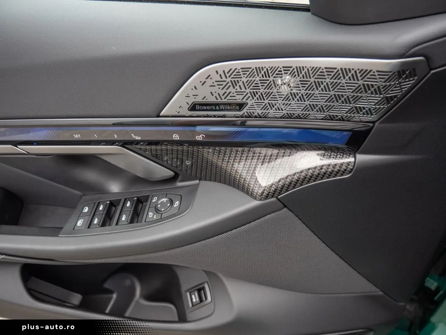 BMW M5 xDrive AHK B&W CARBON V-MAX