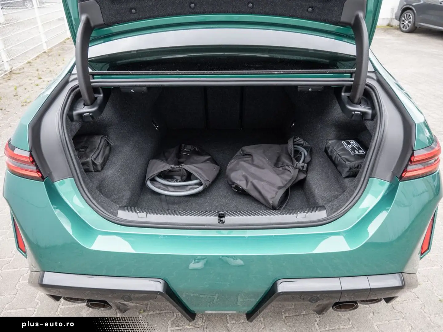 BMW M5 xDrive AHK B&W CARBON V-MAX