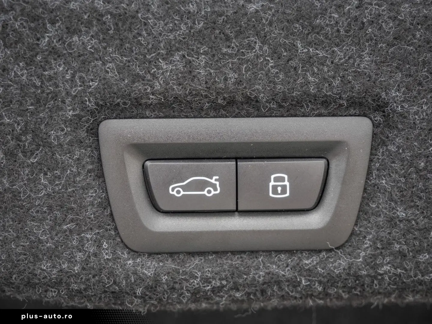 BMW M5 xDrive AHK B&W CARBON V-MAX