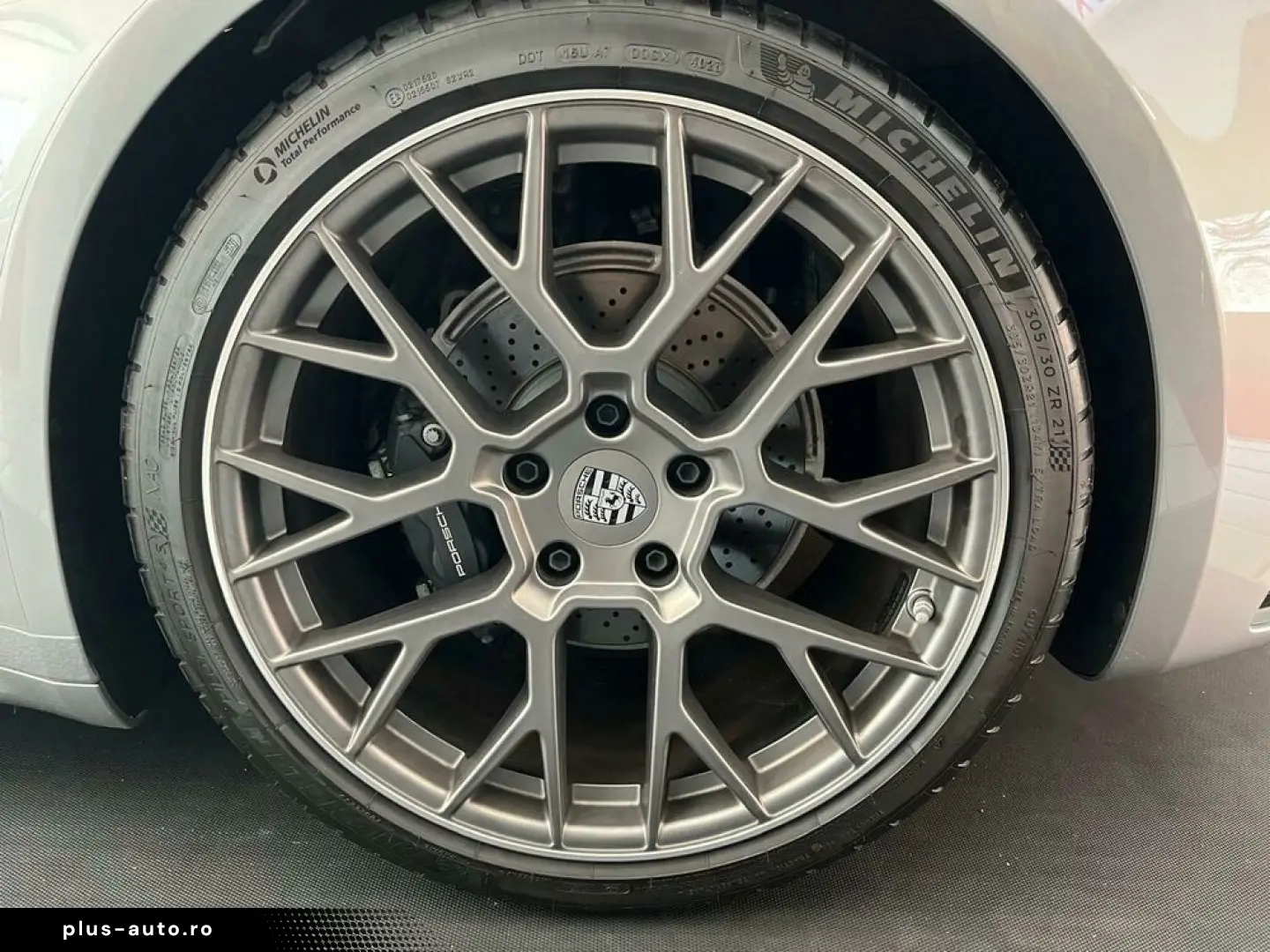 PORSCHE 992 Carrera 4 Coupé Carrera