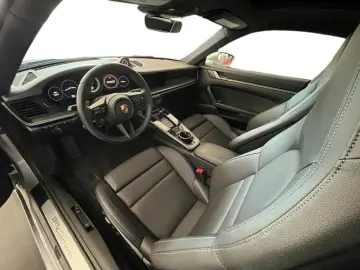 PORSCHE 992 Carrera 4 Coupé Carrera