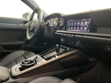 PORSCHE 992 Carrera 4 Coupé Carrera