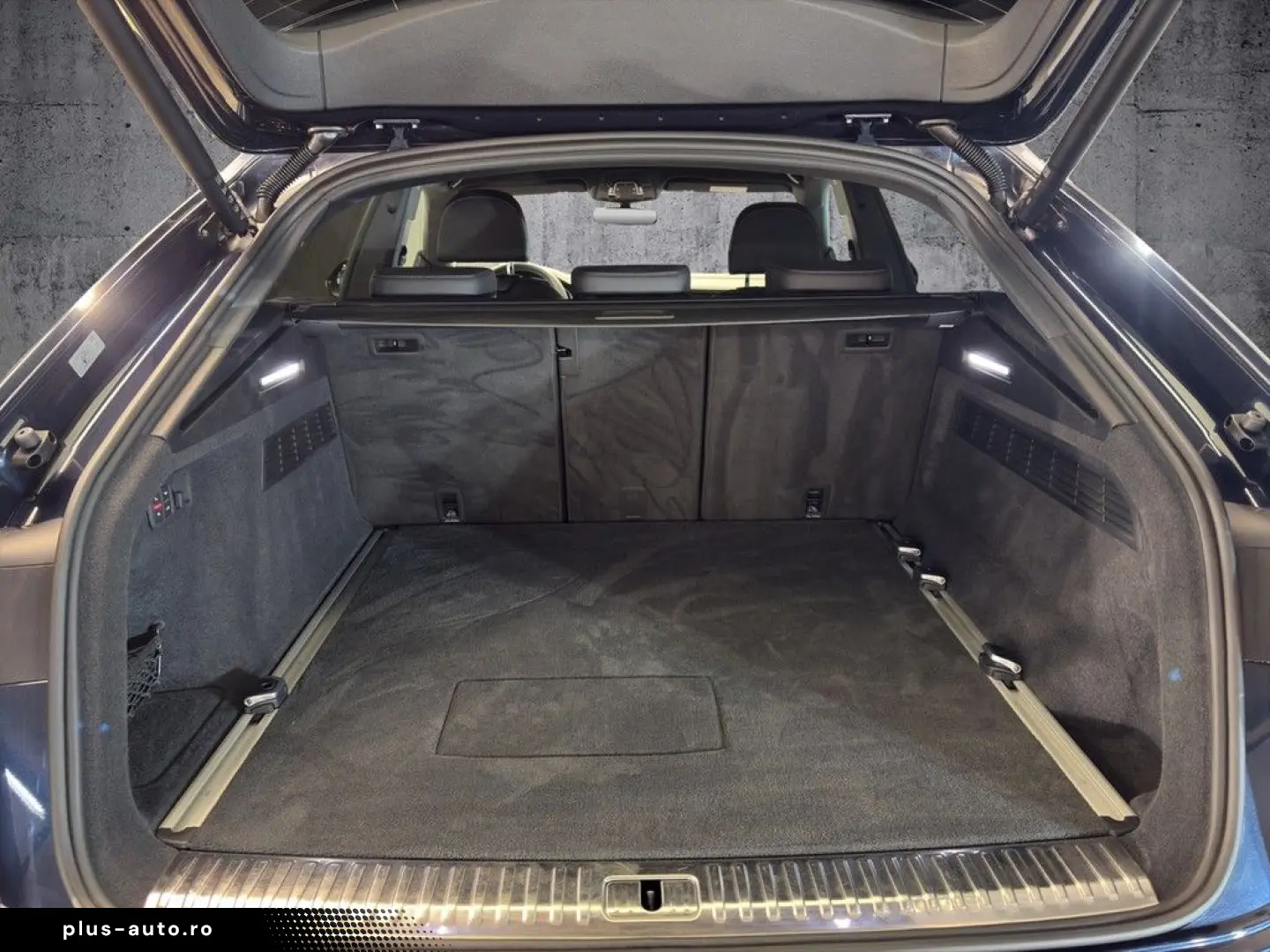 AUDI Q8 55 TFSI e quattro tiptronic AHK Matrix HuD