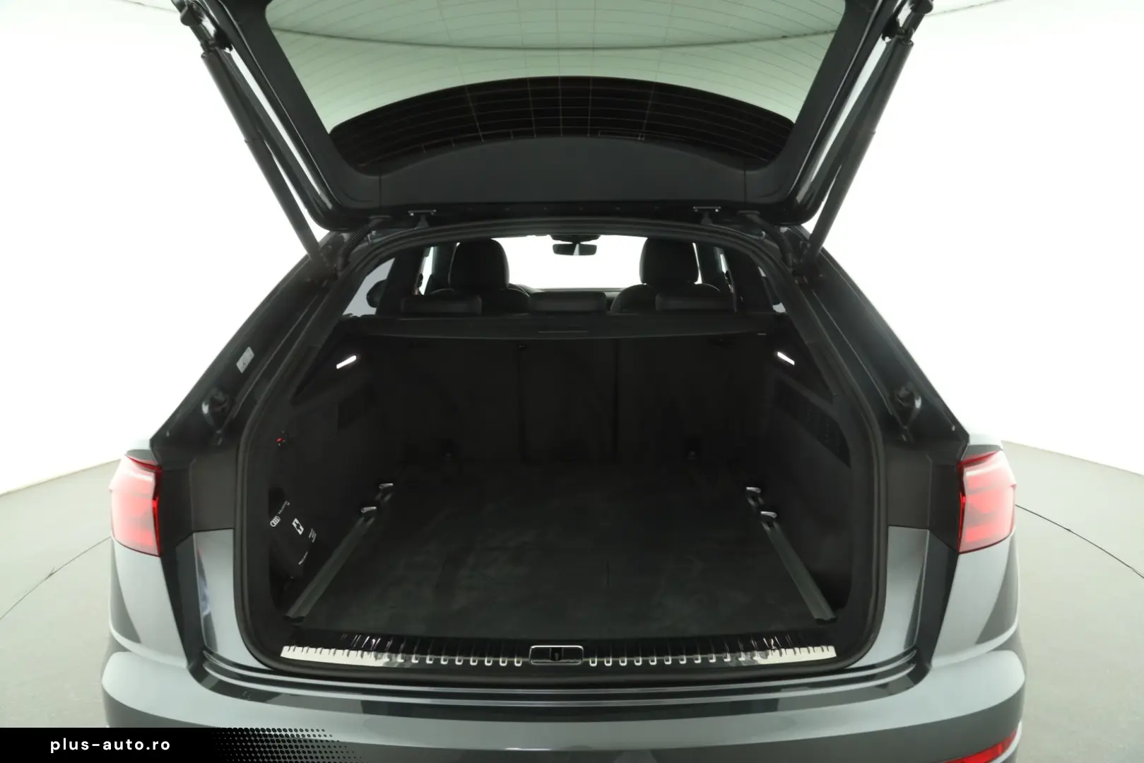 AUDI Q8 55 TFSI e quattro tiptronic S line   AHK