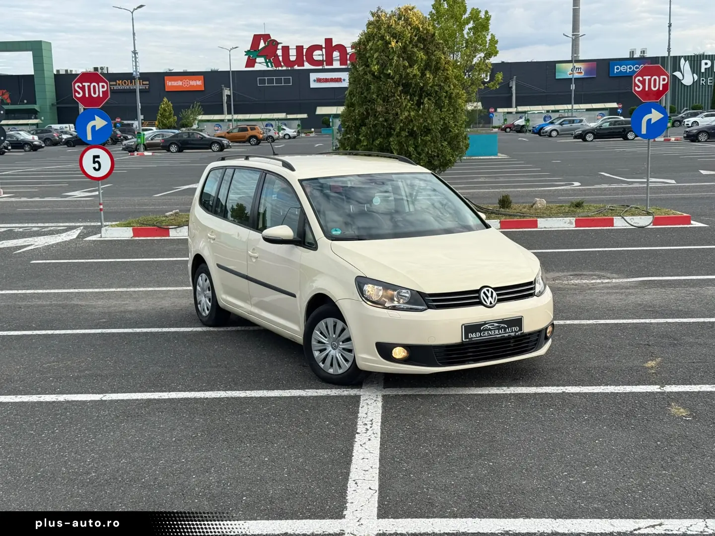 VOLKSWAGEN Touran 2015 — imagine 2