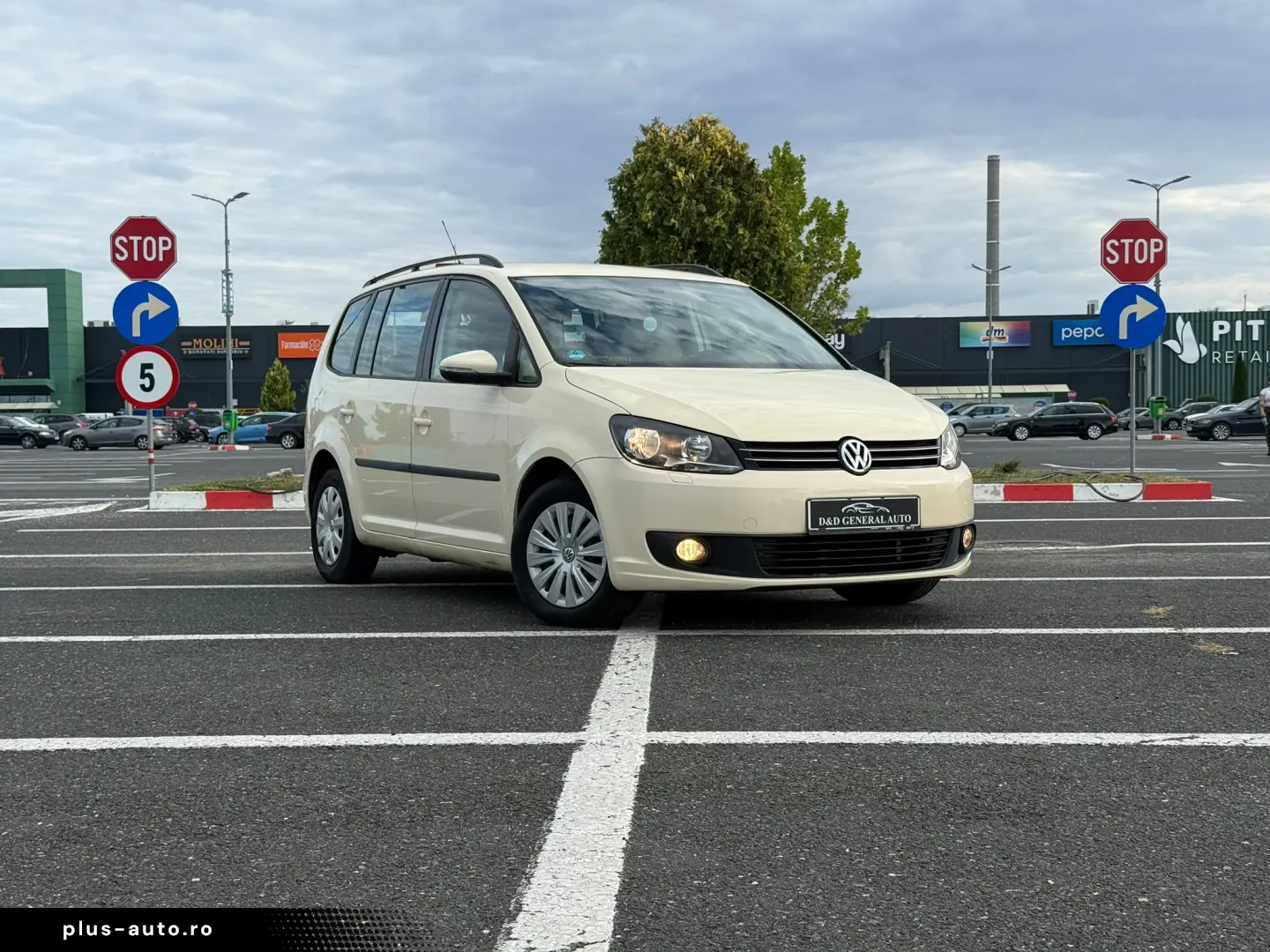 VOLKSWAGEN Touran 2015 — imagine 3