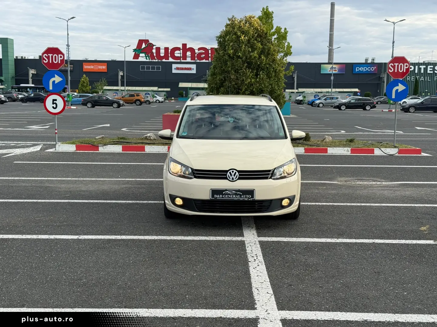 VOLKSWAGEN Touran 2015 — imagine 4