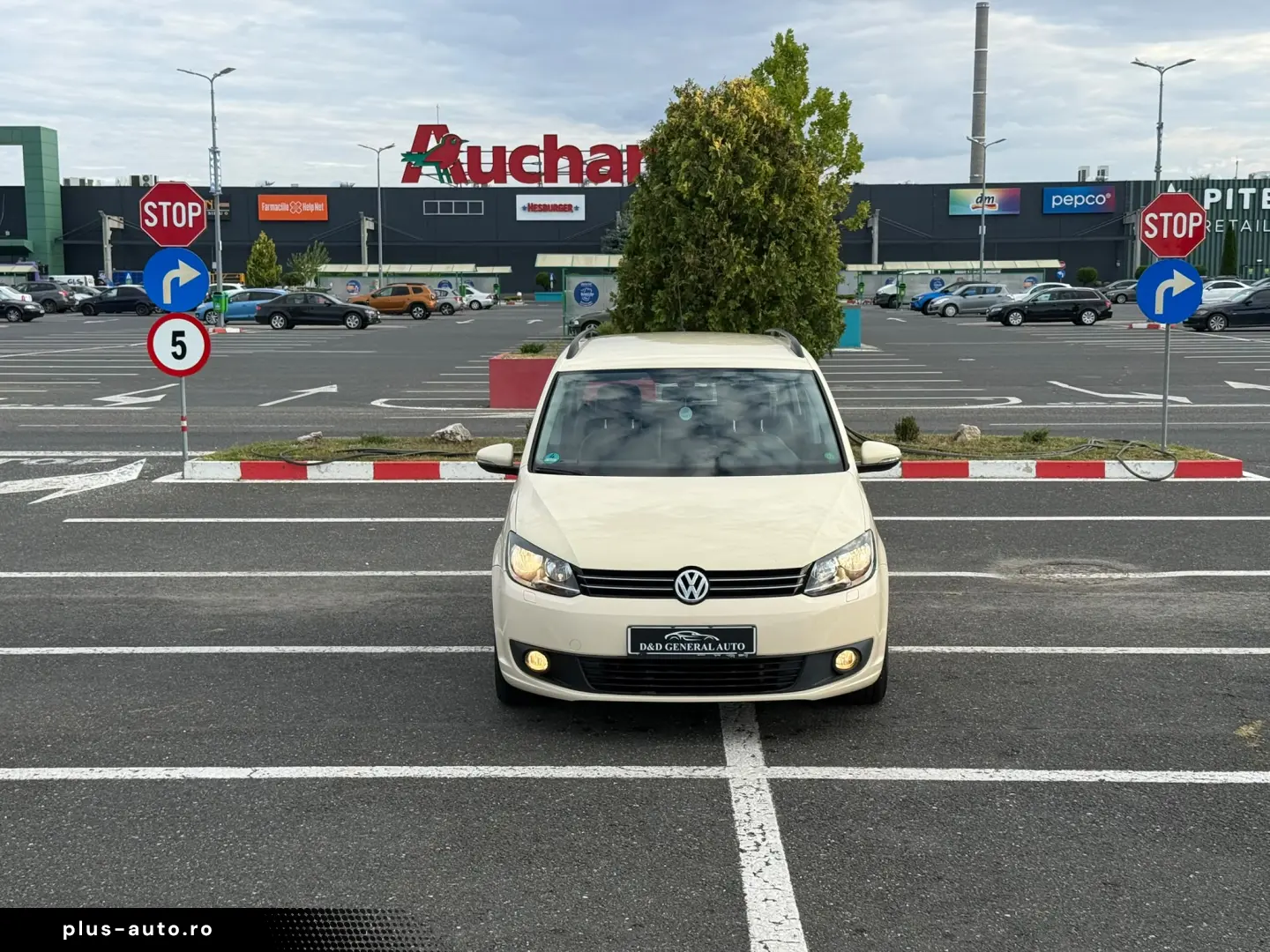 VOLKSWAGEN Touran 2015 — imagine 5