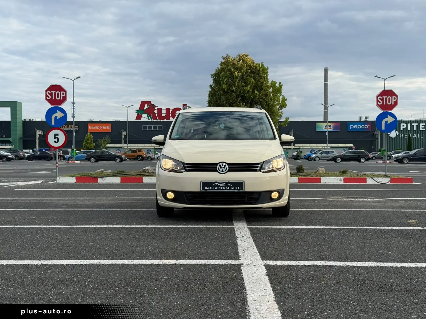 VOLKSWAGEN Touran 2015 — imagine 6