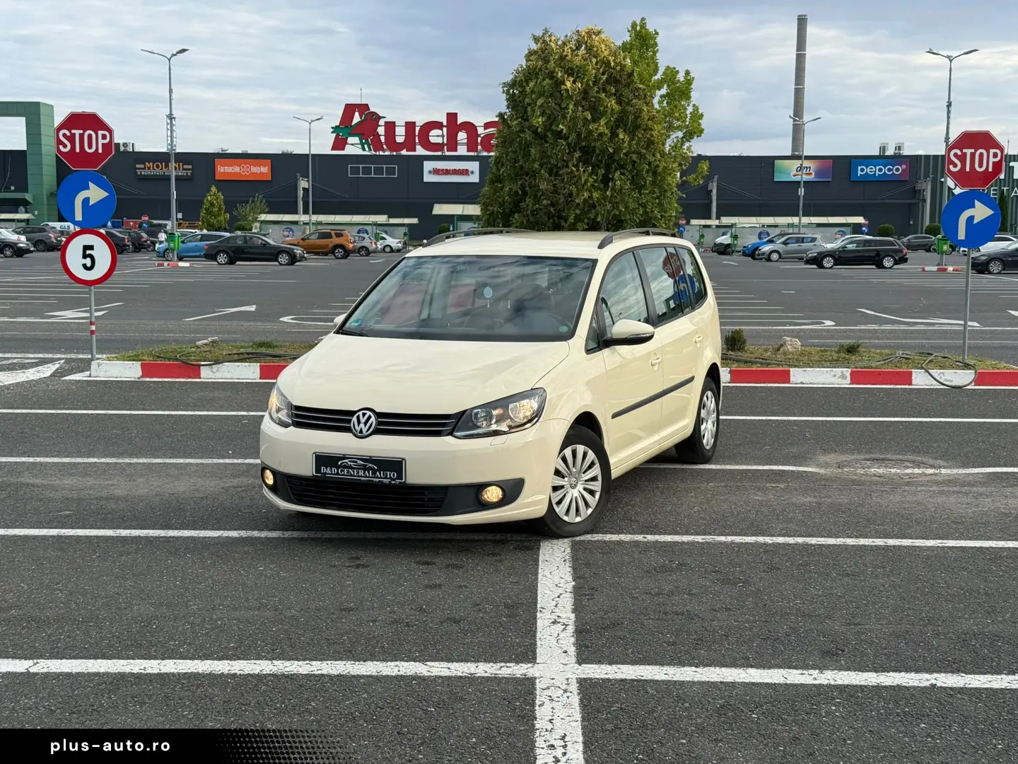VOLKSWAGEN Touran 2015 — imagine 7
