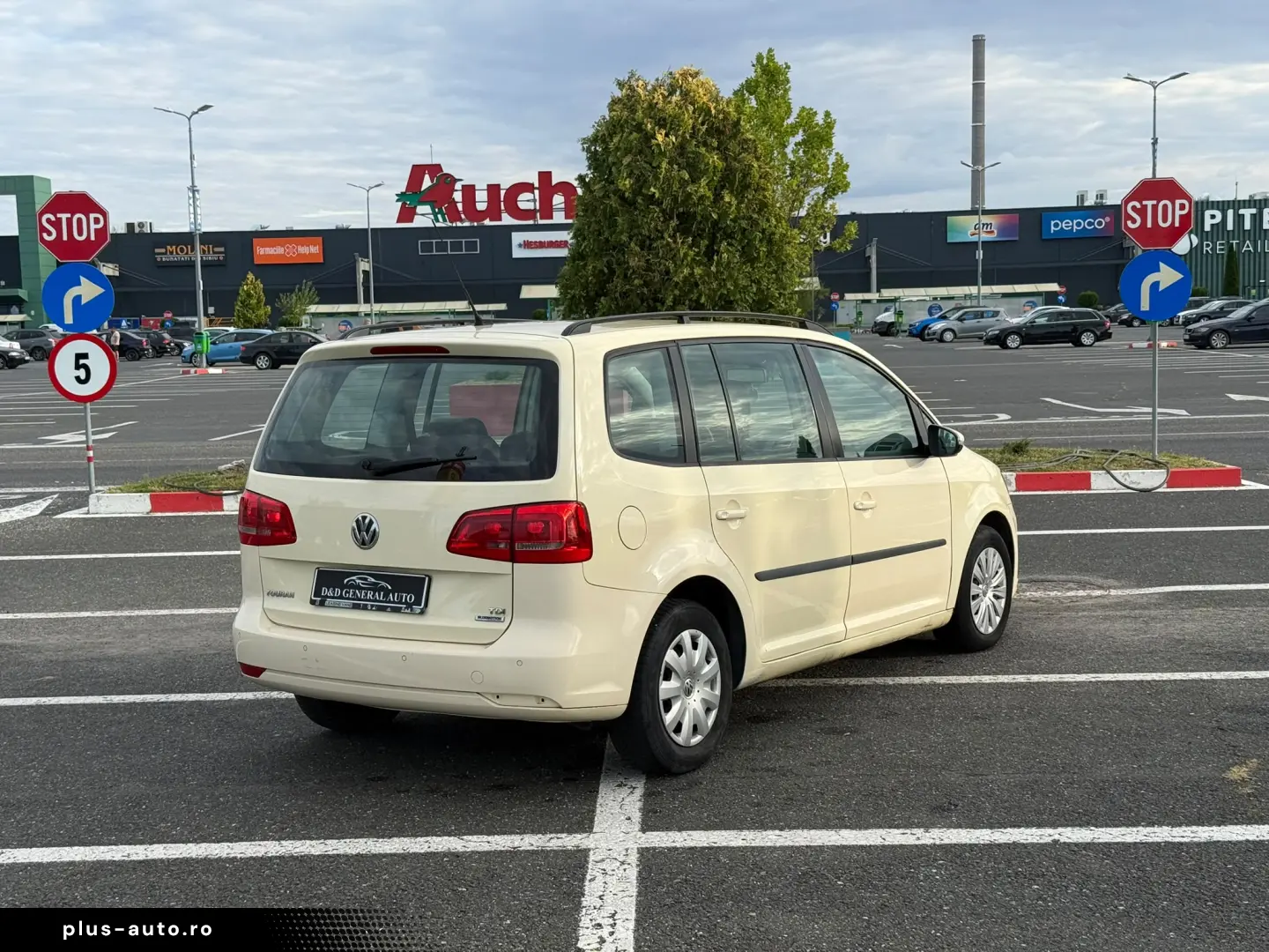 VOLKSWAGEN Touran 2015 — imagine 10