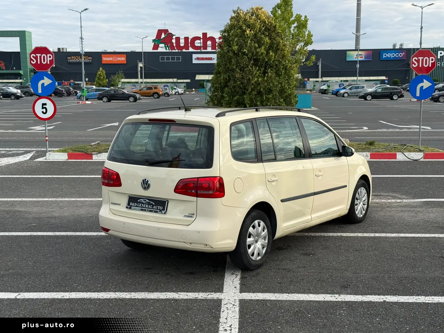 VOLKSWAGEN Touran 2015 — imagine 12