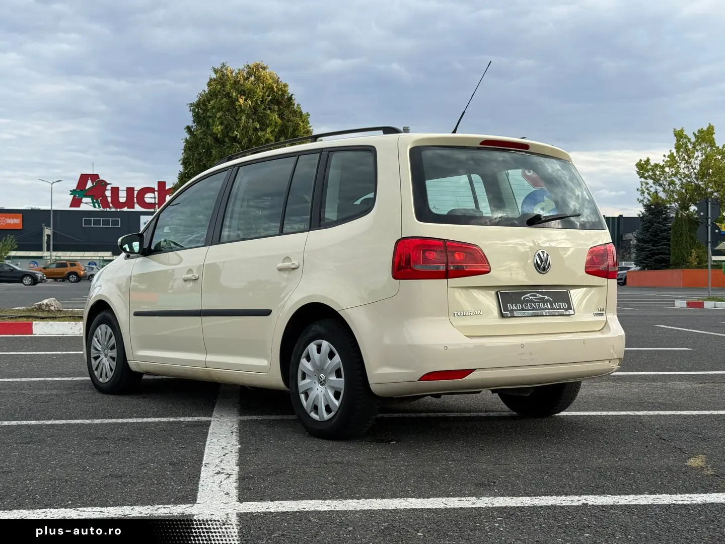 VOLKSWAGEN Touran 2015 — imagine 14