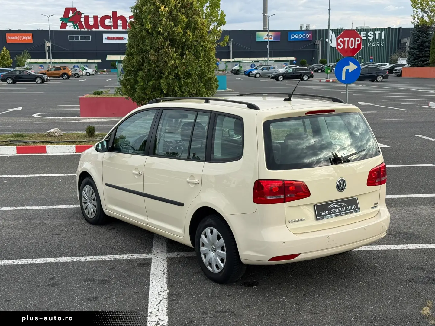 VOLKSWAGEN Touran 2015 — imagine 15