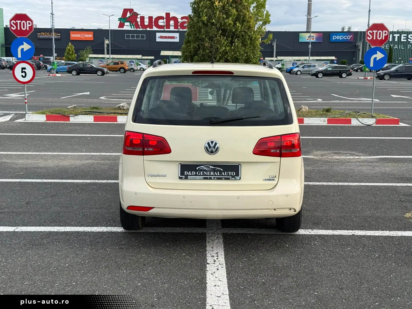 VOLKSWAGEN Touran 2015 — imagine 16