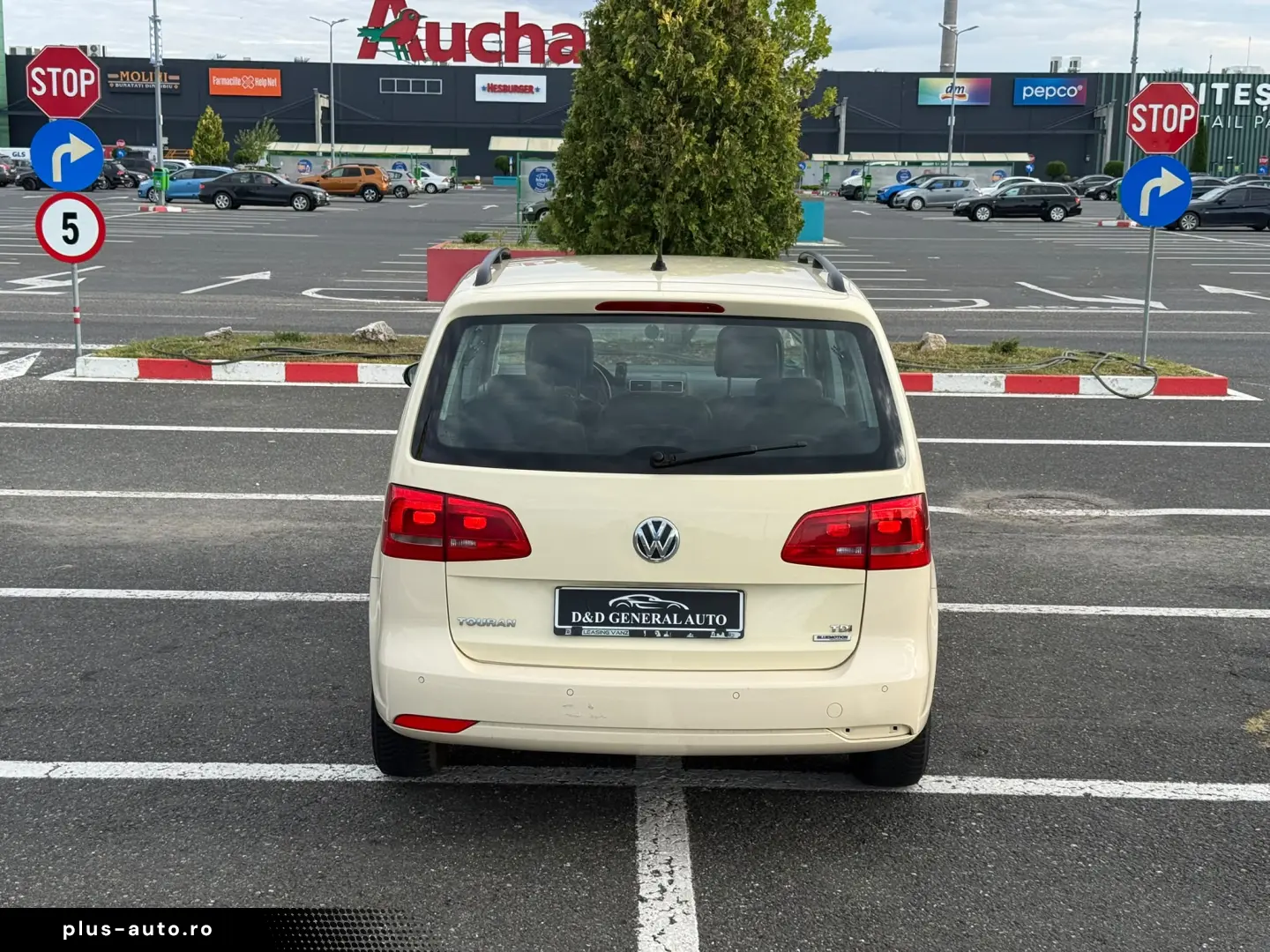 VOLKSWAGEN Touran 2015 — imagine 17