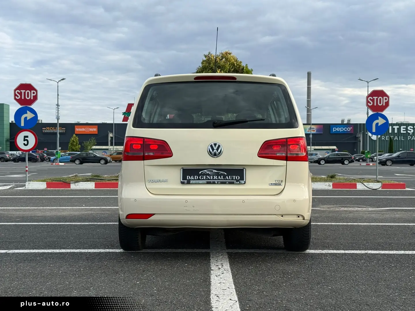 VOLKSWAGEN Touran 2015 — imagine 18
