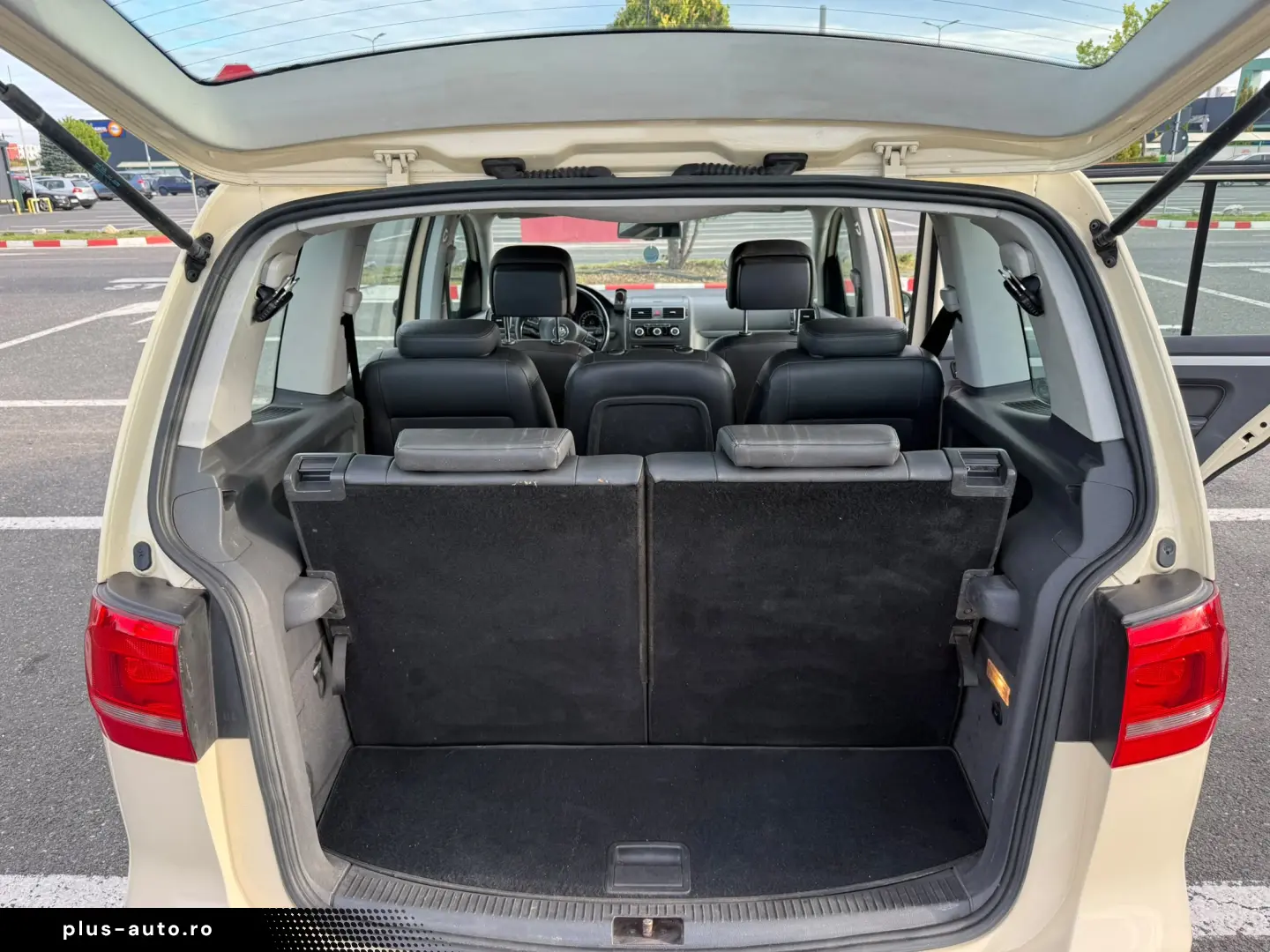 VOLKSWAGEN Touran 2015 — imagine 20