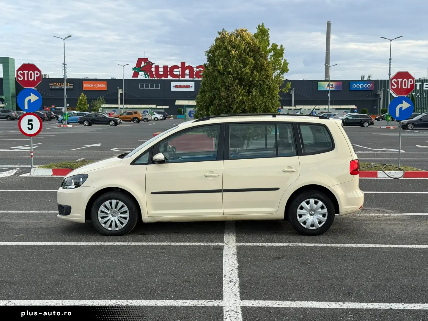 VOLKSWAGEN Touran 2015 — imagine 24