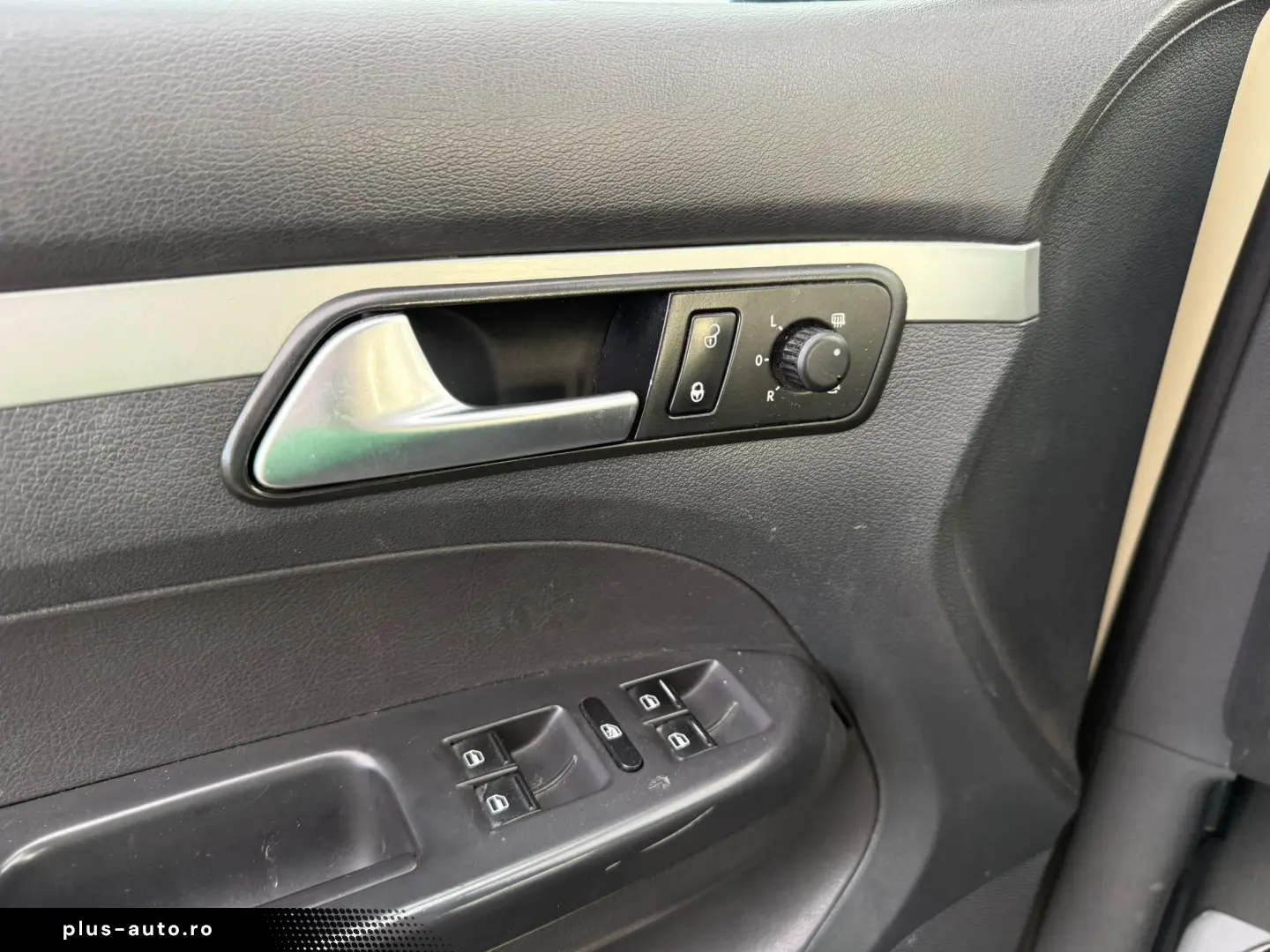 VOLKSWAGEN Touran 2015 — imagine 36