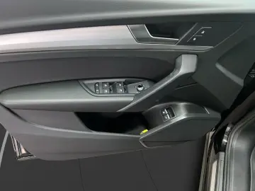 AUDI Q5 50 TFSIe qu. advanced AHK Matrix LM 21  Navi