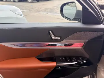 BMW 750e xDrive MPaketPro 21  Aut.Türen TV Lounge