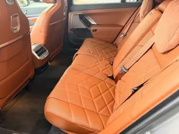 BMW 750e xDrive MPaketPro 21  Aut.Türen TV Lounge