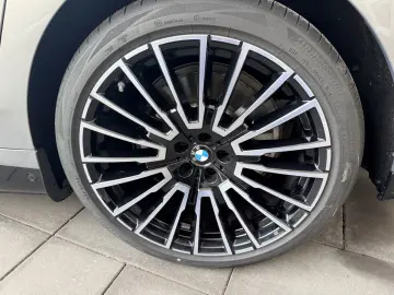 BMW 750e xDrive MPaketPro 21  Aut.Türen TV Lounge