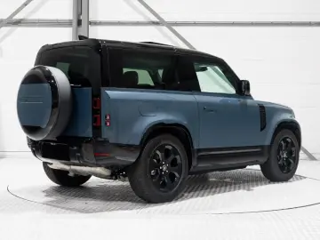 Land Rover Defender 90 X-Dynamic SE D250 AWD