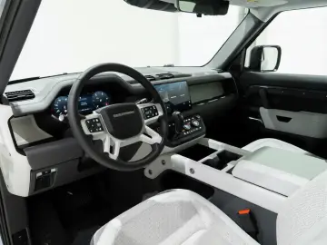 Land Rover Defender 90 X-Dynamic SE D250 AWD