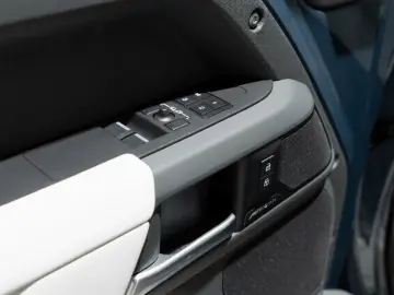 Land Rover Defender 90 X-Dynamic SE D250 AWD