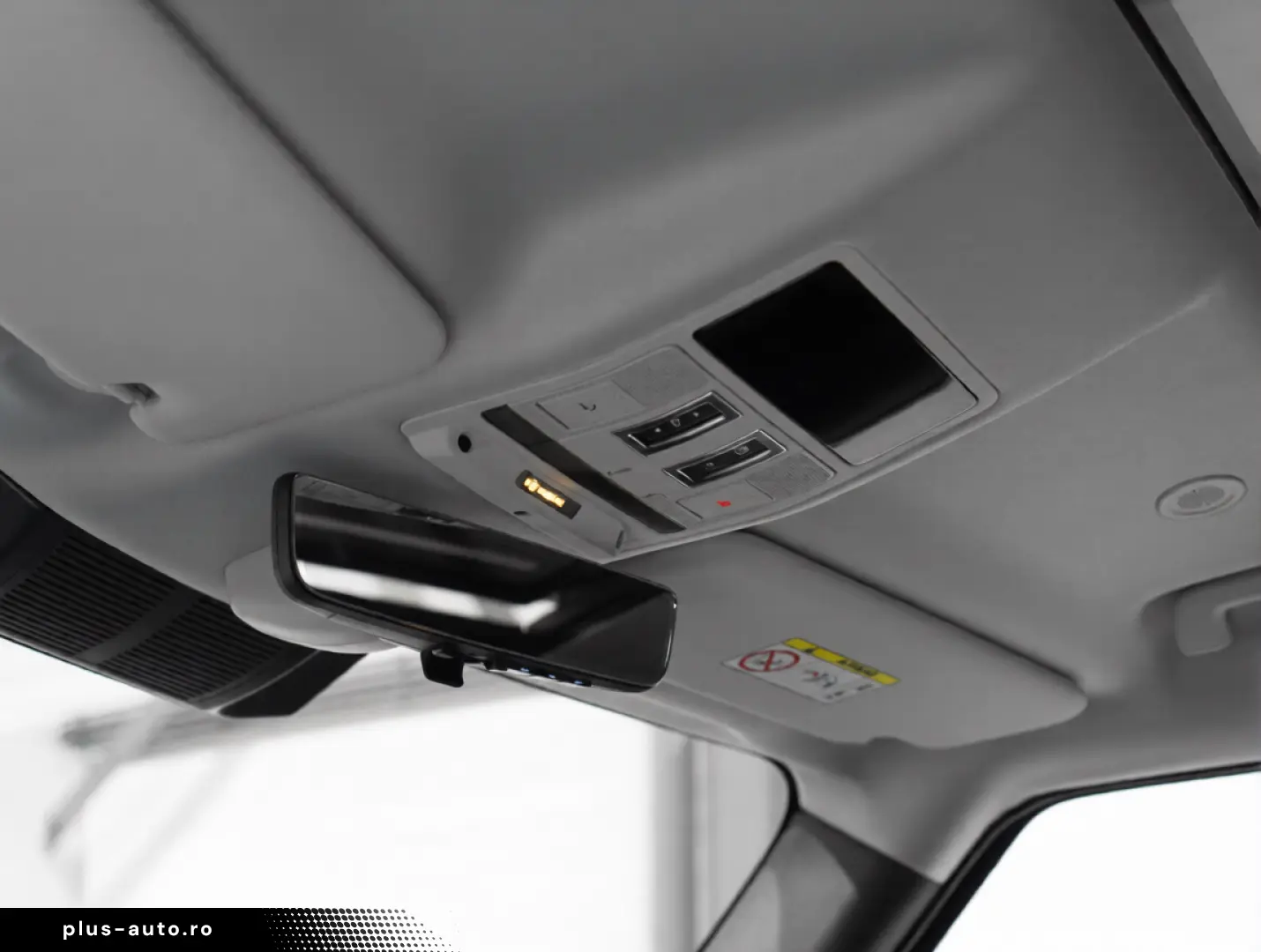 Land Rover Defender 90 X-Dynamic SE D250 AWD