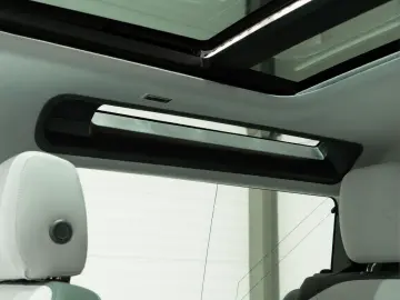 Land Rover Defender 90 X-Dynamic SE D250 AWD