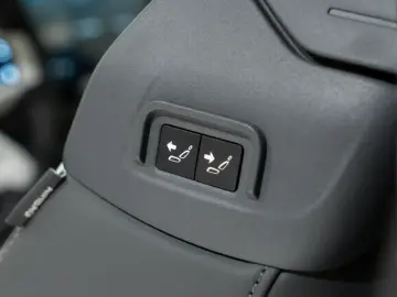 Land Rover Defender 90 X-Dynamic SE D250 AWD