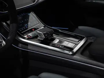 Audi RSQ8 Performance