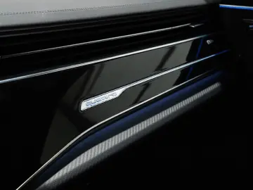 Audi RSQ8 Performance