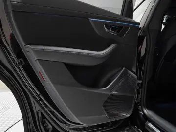 Audi RSQ8 Performance