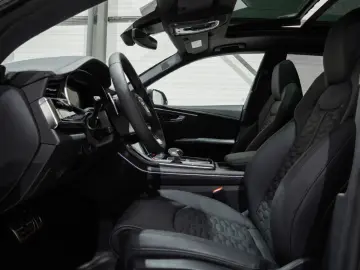 Audi RSQ8 Performance